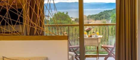 Suite Junior, balcon, vue mer | Coin séjour