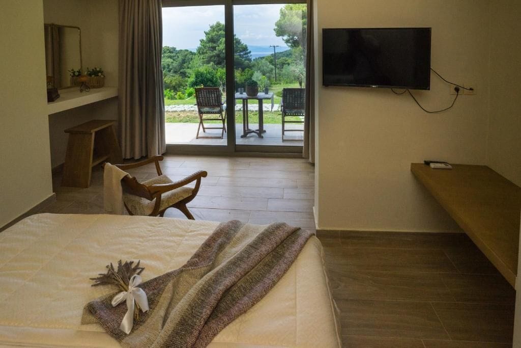 Junior Suite, Sea View | In-room safe, soundproofing, iron/ironing board