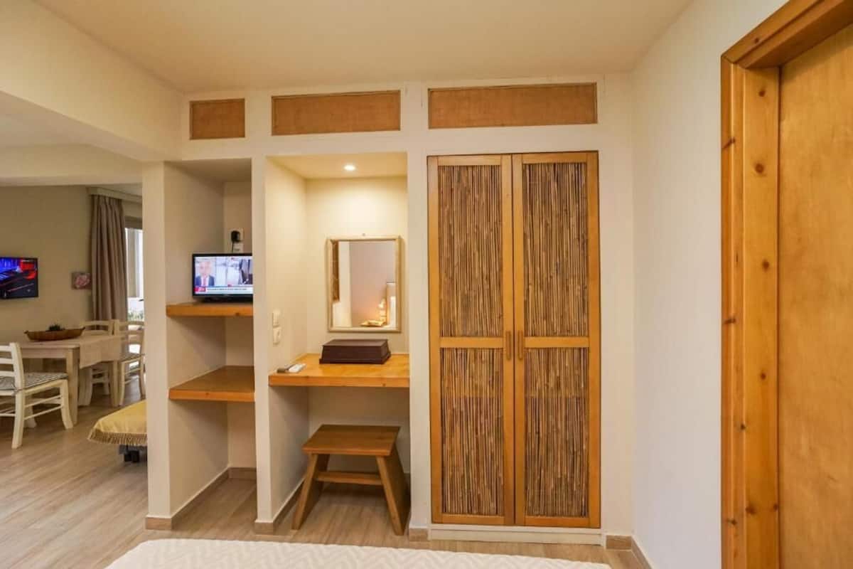 Family Suite, Sea View | In-room safe, soundproofing, iron/ironing board
