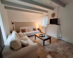Living area - Provencal house, wooded garden near Grignan 4-6 pers, 2 bedrooms (Réauville)
