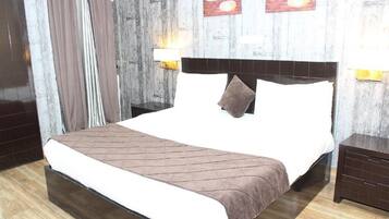 Deluxe Room, Balcony, City View | Desk, laptop workspace, blackout drapes, soundproofing