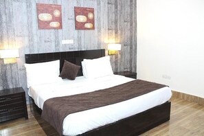 Deluxe-rum - balkong - utsikt mot staden