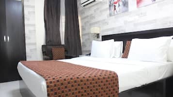 Deluxe Room, Balcony, City View | Desk, laptop workspace, blackout drapes, soundproofing