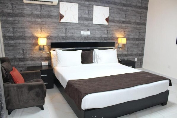 Deluxe Room, Balcony, City View | Desk, laptop workspace, blackout drapes, soundproofing - Oxygen Orbis Hotel (Ibadan)