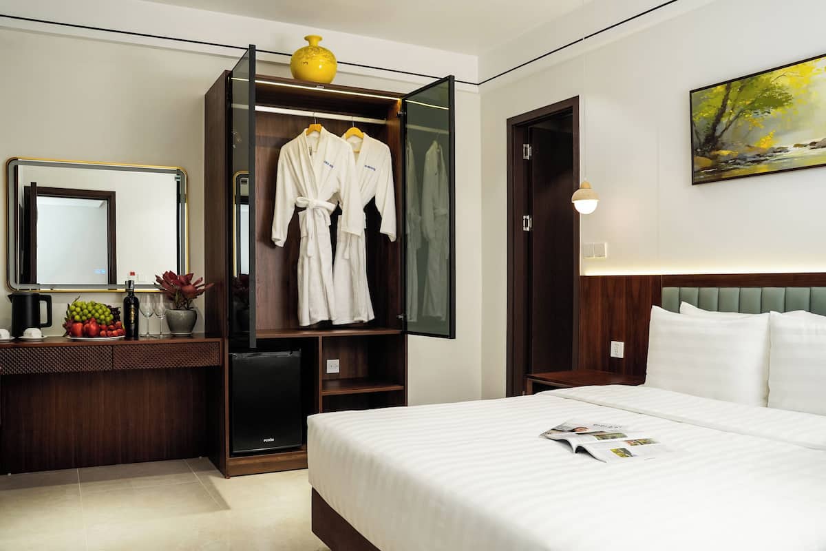 Standard Double Room | In-room safe, soundproofing, iron/ironing board, free WiFi