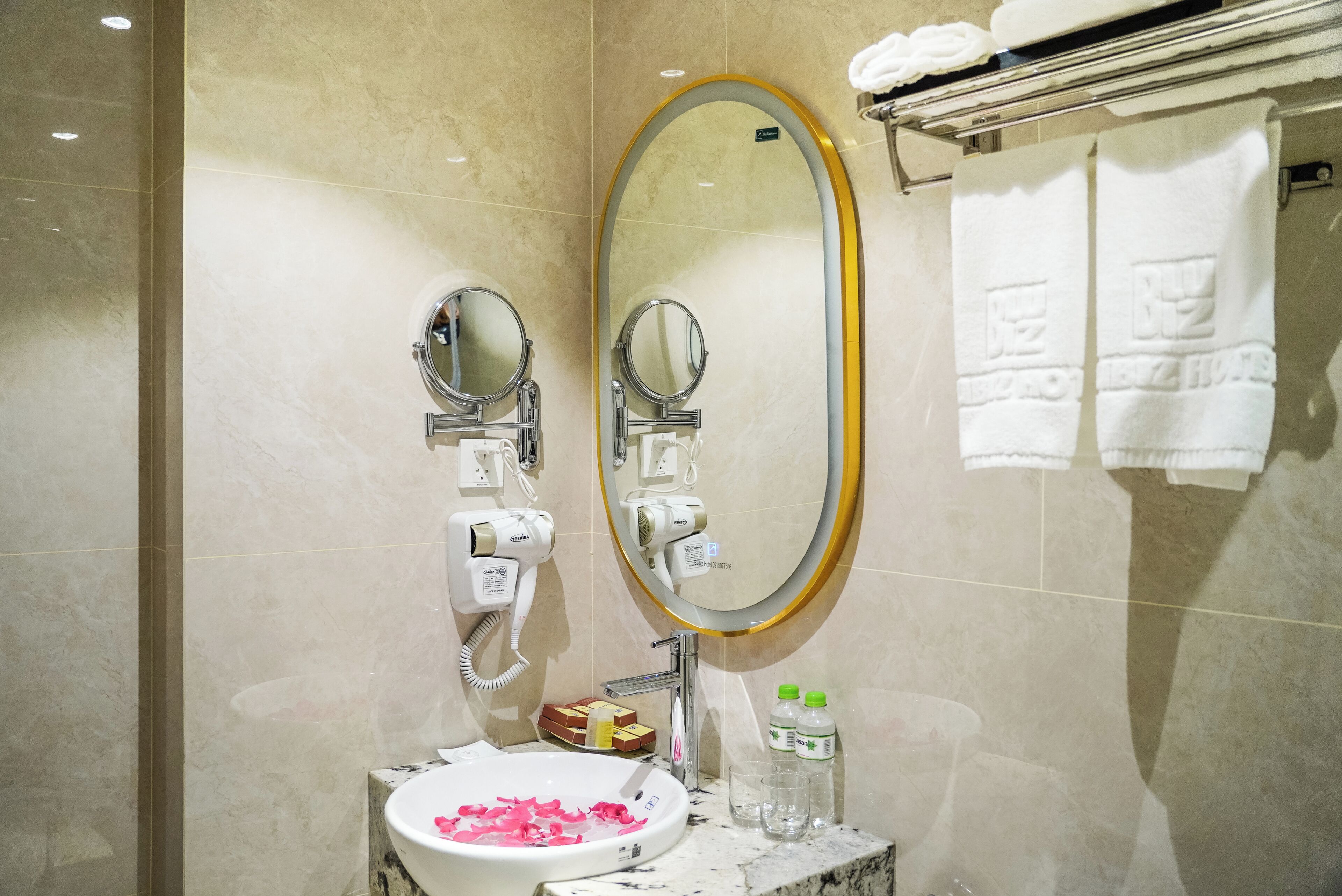 Standard Double Room | Bathroom | Slippers