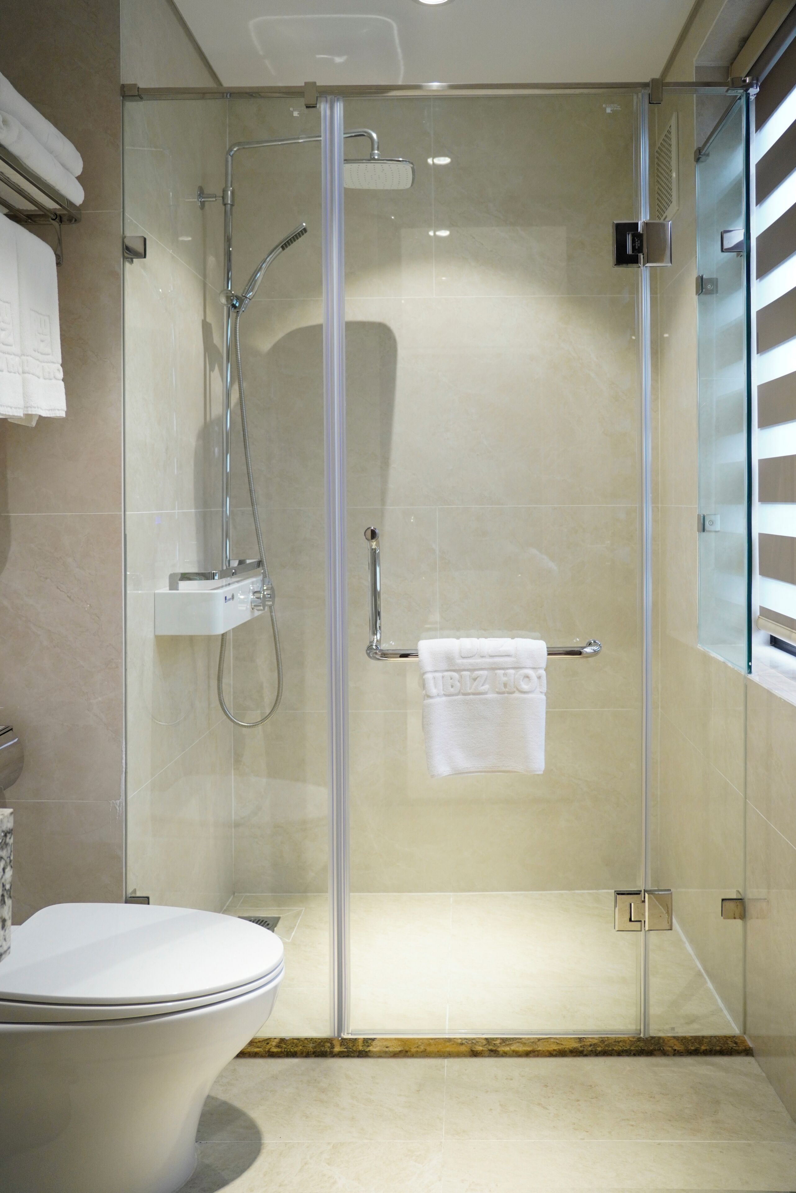 럭셔리 더블룸, 시내 전망 | 욕실 | 슬리퍼