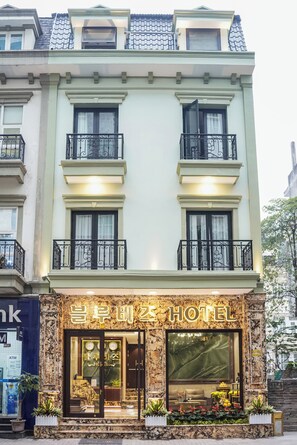Exterior detail - Blubiz Hotel 9 (Phuong Tu Liem)
