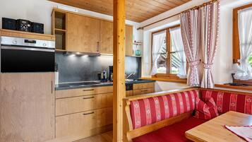 Kühlschrank, Ofen, Herdplatte, Geschirrspüler