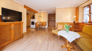 Fernseher, Kamin, Stereoanlage