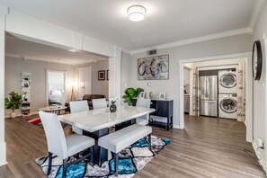 Dining - Executive 1BR in Oak Lawn, Courtyard, Work Space, Gated Community (Dallas)