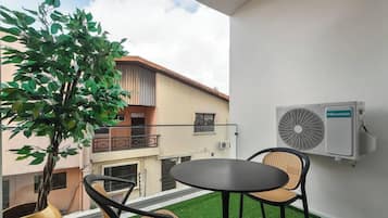 Appartement Ăconomique, balcon, vue ville | Restauration extĂ©rieure