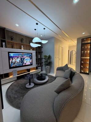 Apartamento econômico, sacada, vista para a cidade