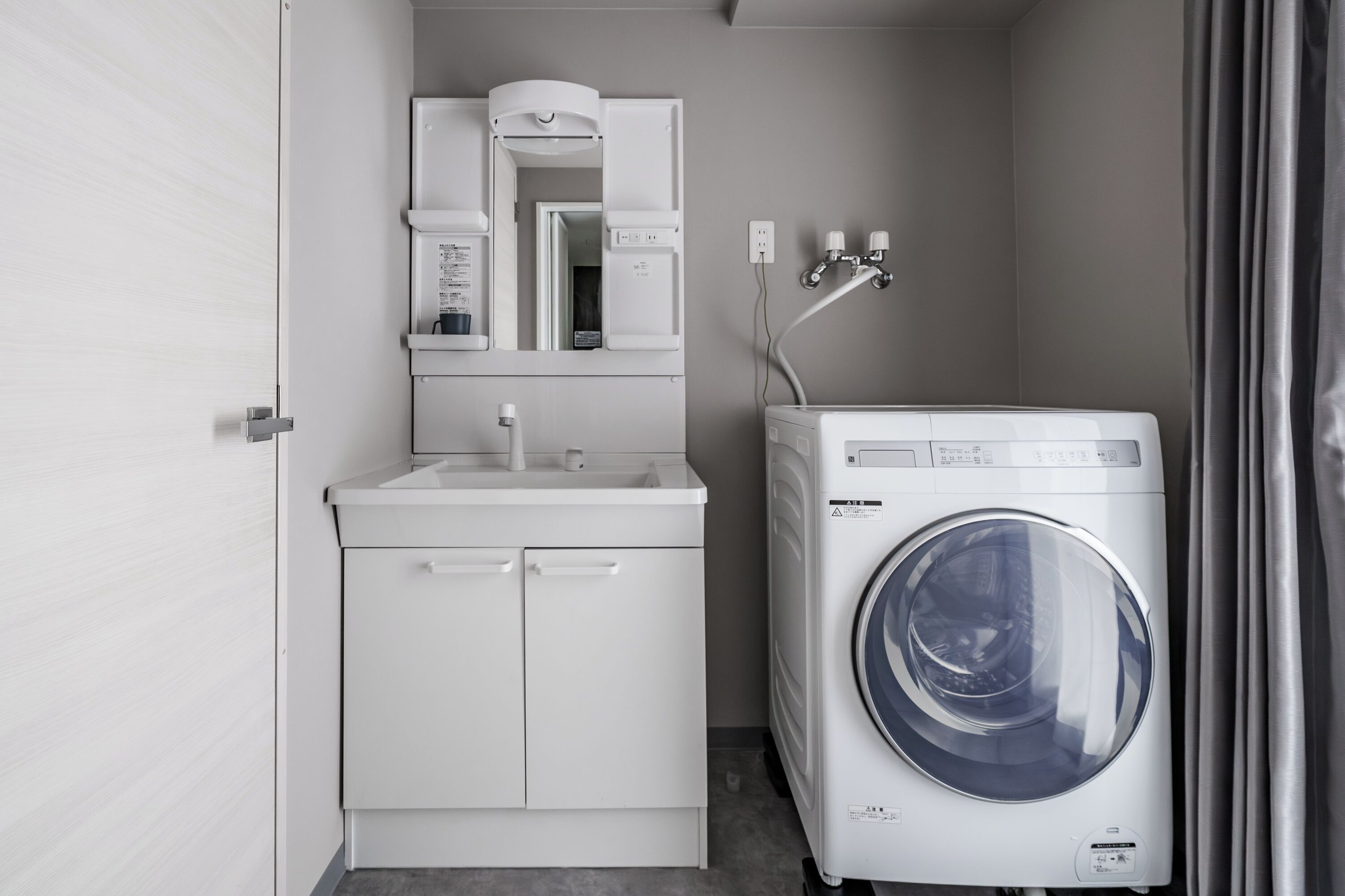 Apartemen Standar | Kamar mandi | Perlengkapan mandi gratis, pengering rambut, handuk, dan sampo