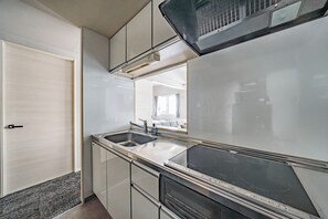 Standard Apartment | Private kitchen | Fridge, microwave, cookware/dishes/utensils - MP STYLE SAPPORO-50 (Sapporo)