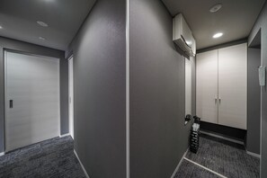 Setrika/meja setrika dan Wi-Fi gratis