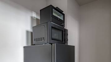 Huoneisto | Yksityinen keittiö | Jääkaappi, mikroaaltouuni, keittoastiat/astiat/ruokailuvälineet
