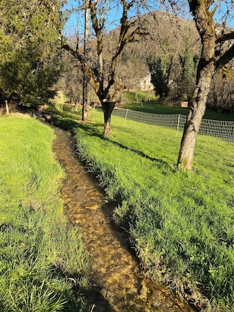 Property grounds. Apartment in the heart of the Dessoubre valley