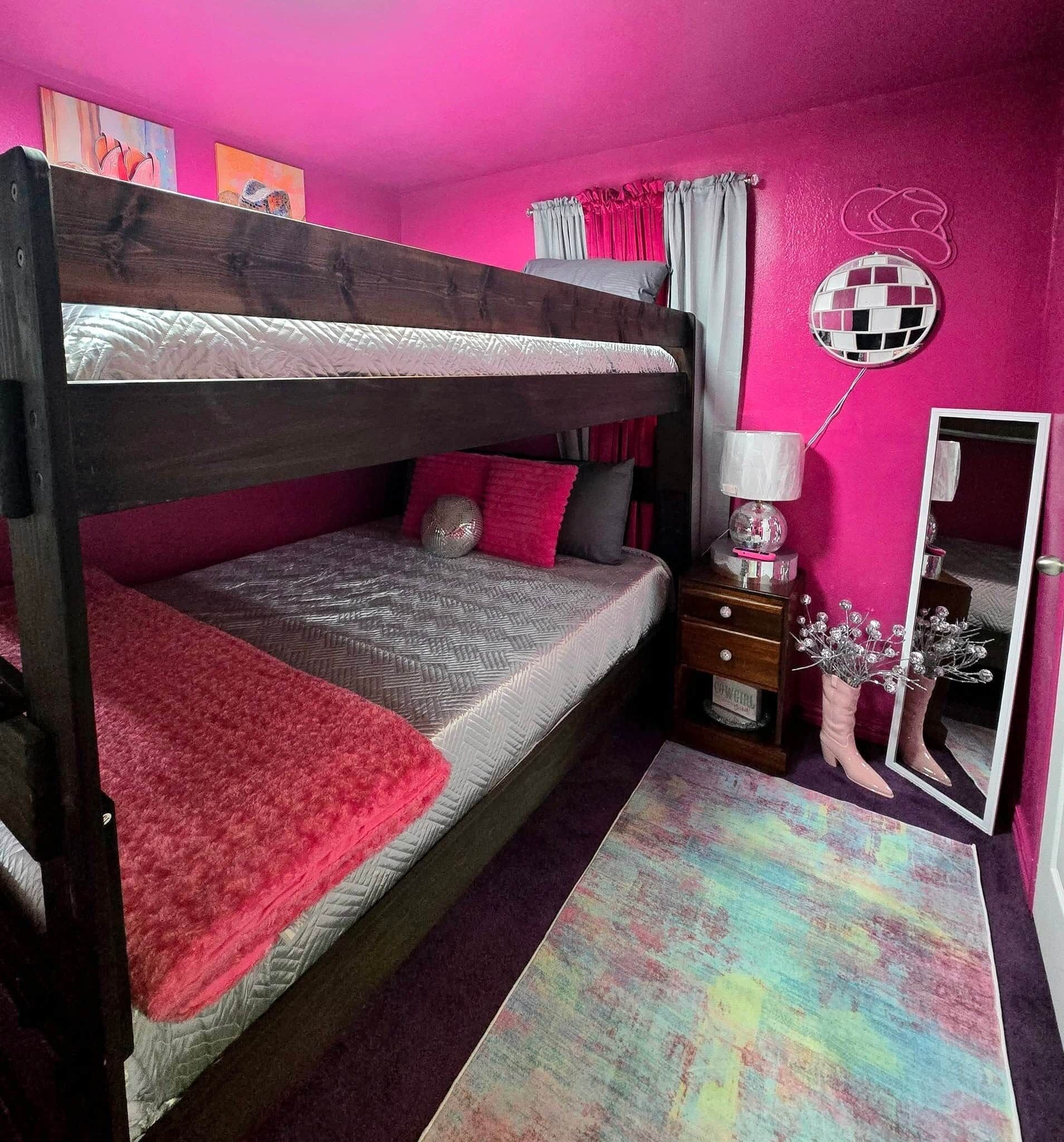 3 slaapkamers, een strijkplank/strijkijzer, wifi, beddengoed