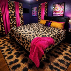 3 bedrooms, iron/ironing board, WiFi, bed sheets - Girls Just Wanna Have Fun (Lone Star)