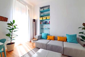 Unclassified image, 2 of 32, button - In the heart of the brilliant "Isola" neighborhood. In the shadow of the Vertical Forest. (Milano)