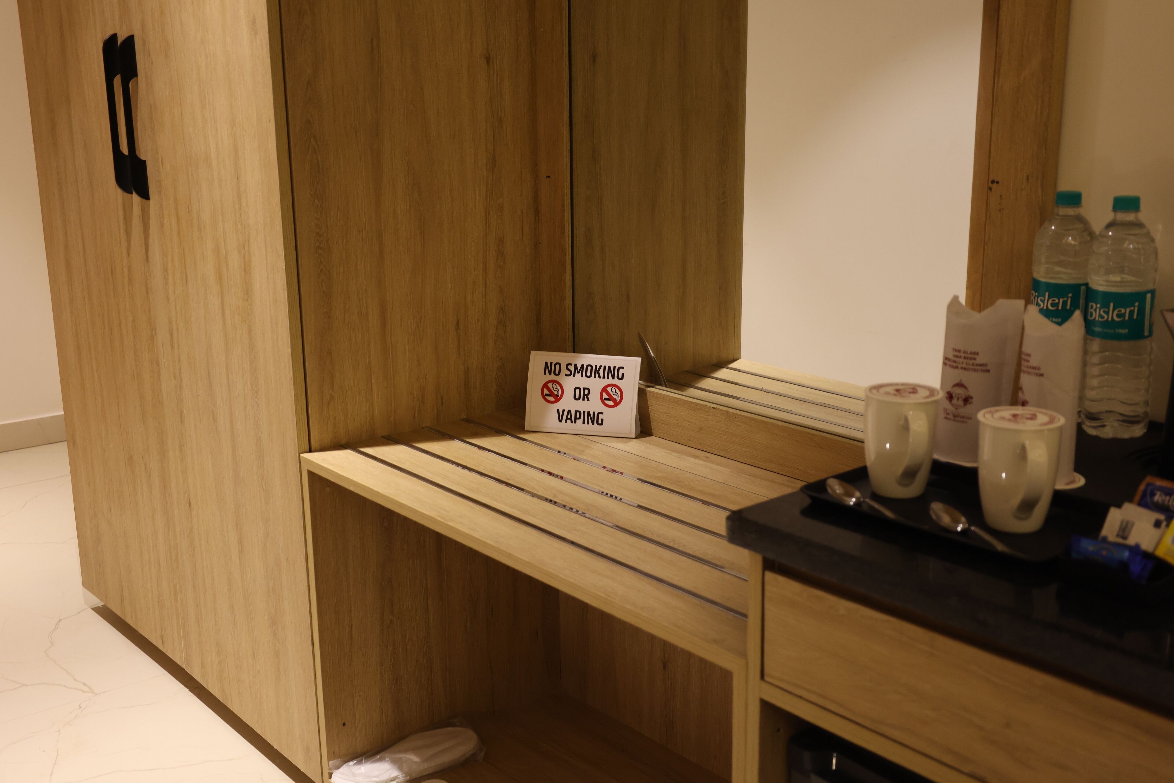 Quarto luxo | Escrivaninha, espaço de trabalho para notebook, Wi-Fi de cortesia