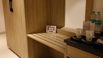 Quarto luxo | Escrivaninha, espaço de trabalho para notebook, Wi-Fi de cortesia