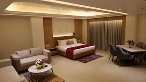 ห้องเอลีท | โต๊ะทำงาน, พื้นที่ทำงานแบบใช้แล็ปท็อป, Wi-Fi ฟรี