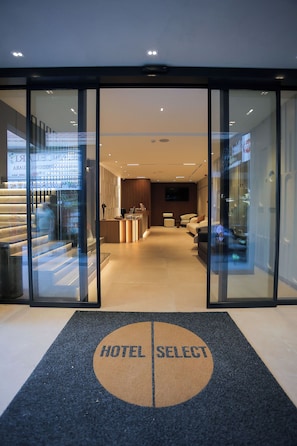 Front of property - Hotel Select (Tirana)
