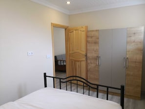 Standard Suite, Lake View