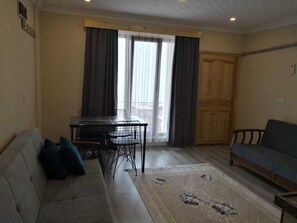 Phòng Suite Tiêu chuẩn, quang cảnh hồ | Khu phòng khách