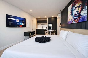 Room - Studio #6 - The Hendrix | A/C • 5 min downtown (Québec City)