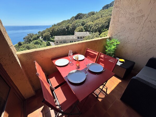 Outdoor dining - CasaLaudi - Sea view apartment (Brando)