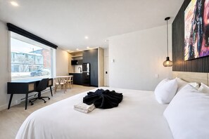 1 bedroom, desk, iron/ironing board, WiFi - Studio #8 - Bob Marley | A/C • 5 min downtown (Québec City)