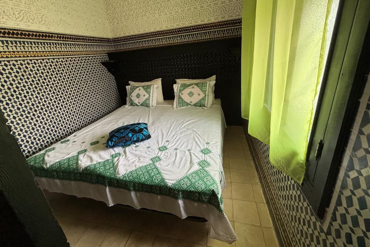 In-room safe, blackout drapes, free WiFi