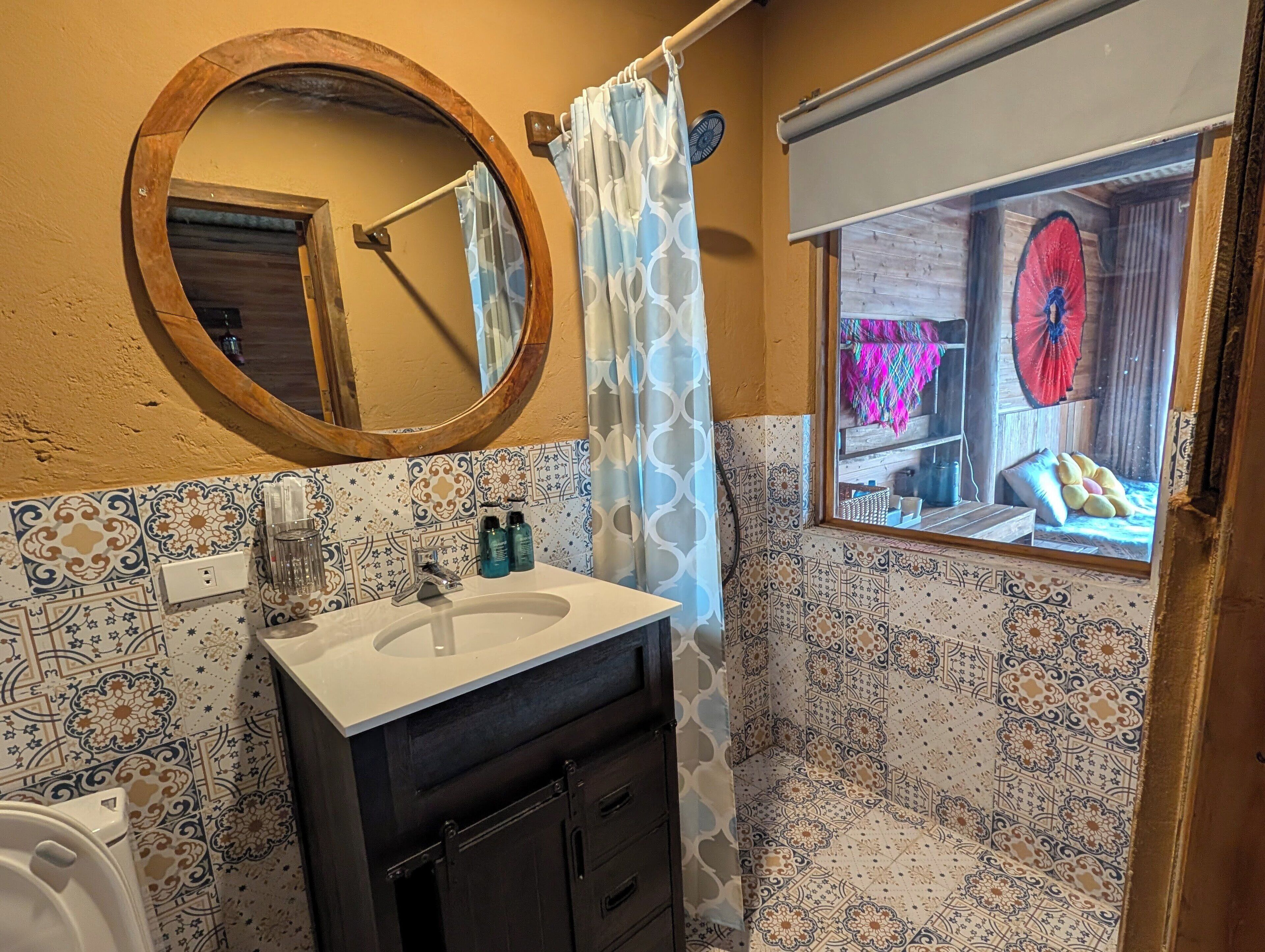 Deluxe Double Room, Balcony, Garden View | Bathroom
