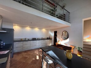 Dining - The gîte Colombine is a renovated dovecote with high-end amenities. (Reillanne)