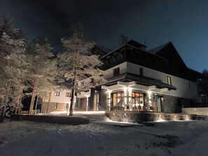 Unclassified image, 5 of 20, button