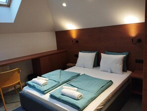 Unclassified image, 3 of 20, button