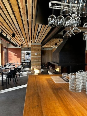 Dining. Vila Plamenac