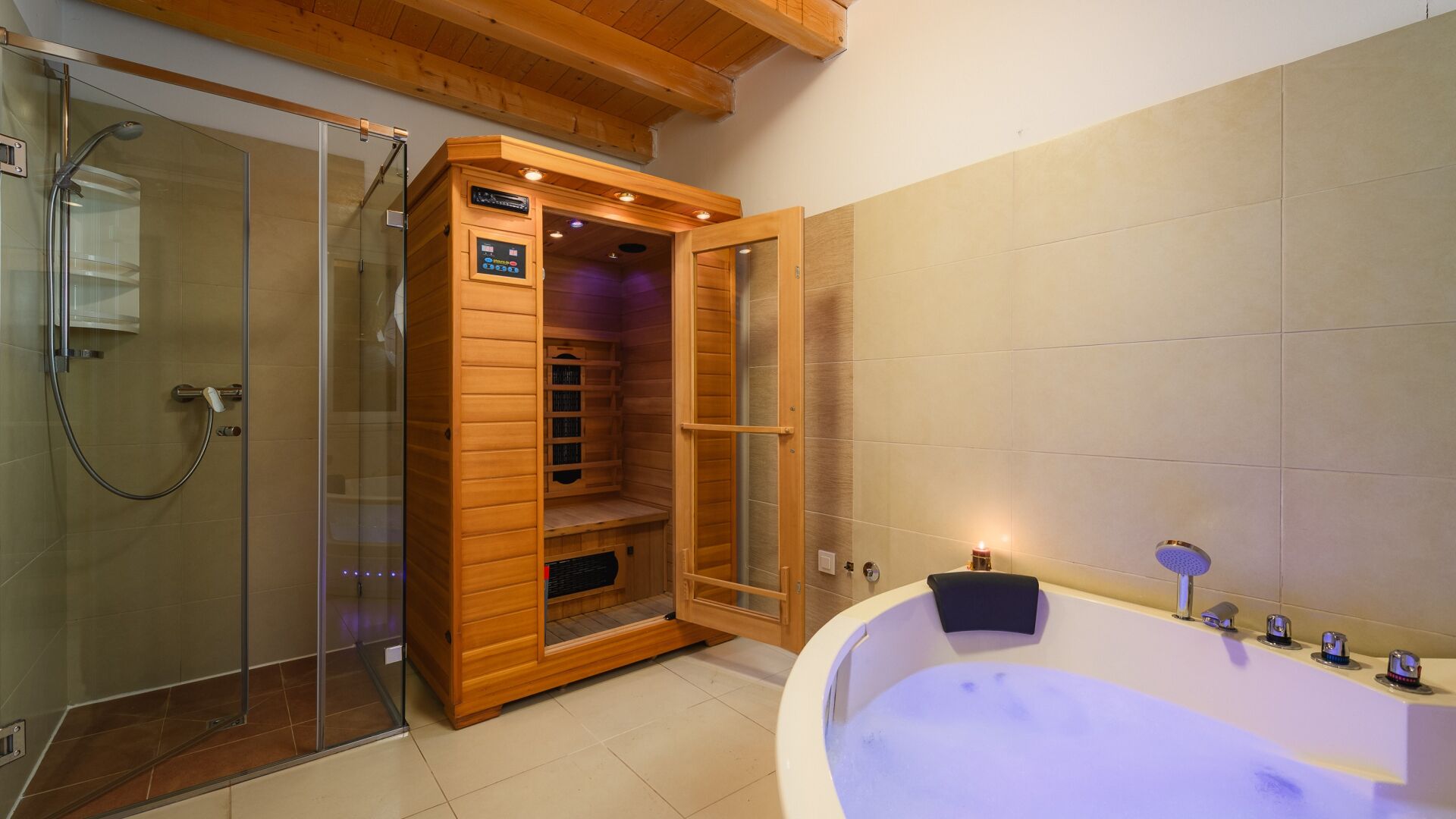 Dusche, Haartrockner, Handtücher