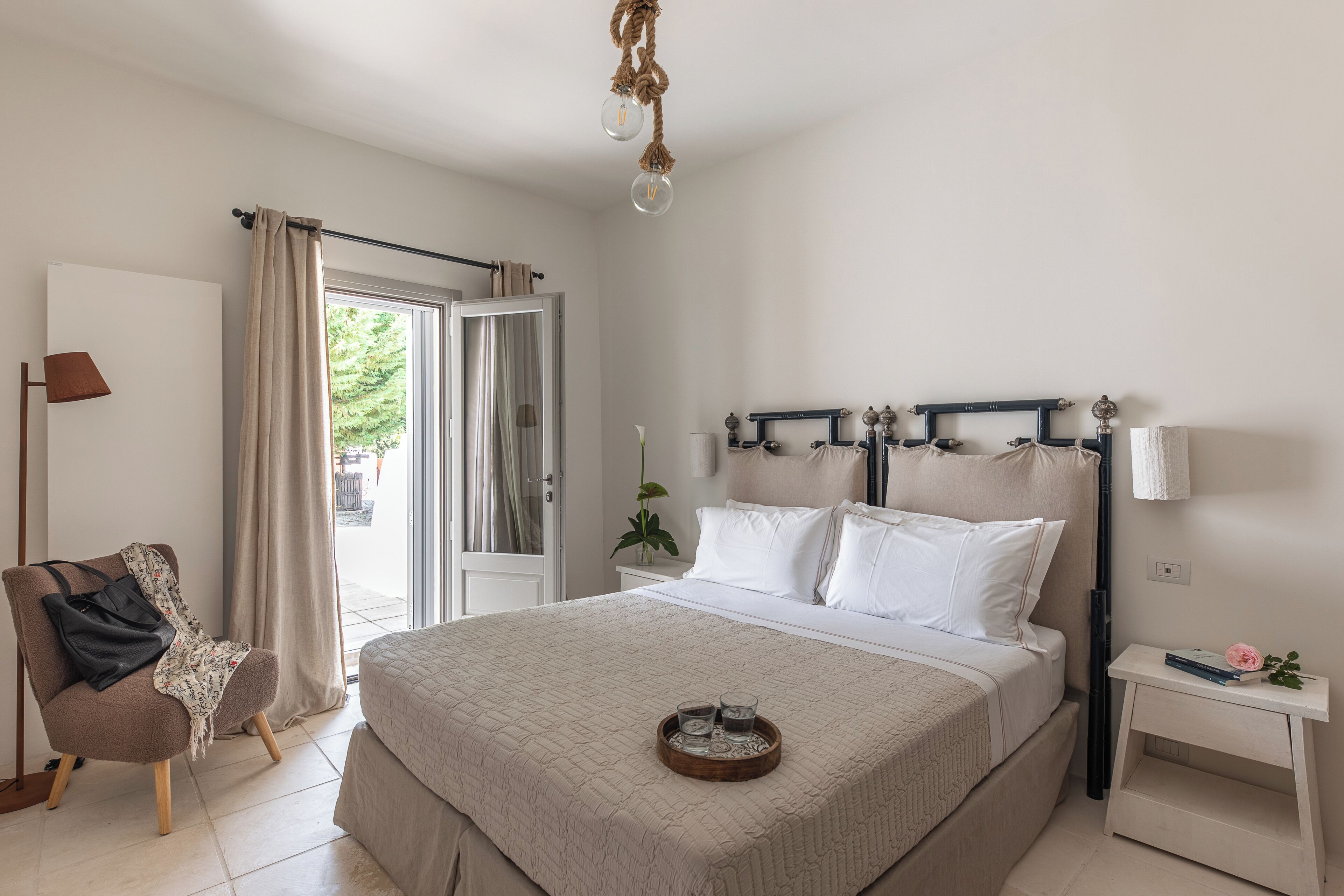 Meja kerja dan Wi-Fi gratis