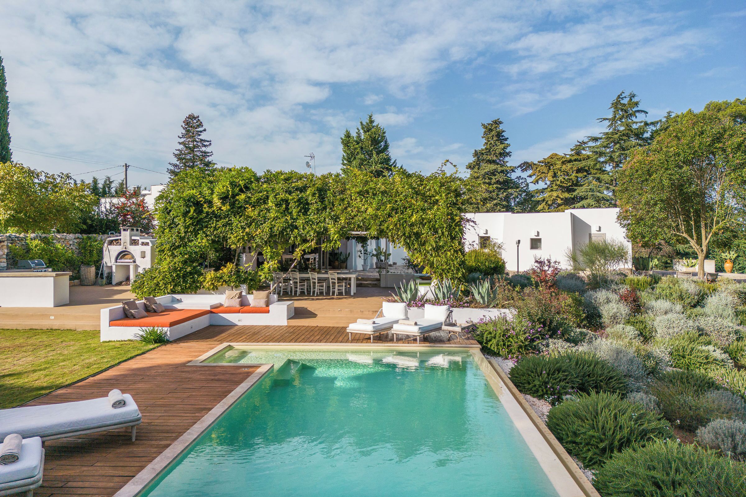 2 outdoor pools