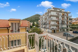 Family Apartment, Multiple Bedrooms (Giardini) | Property grounds - Giardini (Borghetto Santo Spirito)