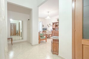 A spacious kitchen with wooden cabinets, a dining table, and chairs. - SV - Moroni (Savona)