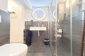 Shower, hair dryer, bidet, towels - SV - Pia (Savona)