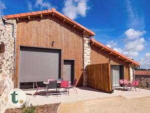 Outdoor dining - Tranquiloue - Le Nid de Mila - 10min du Puy du Fou (Les Herbiers)