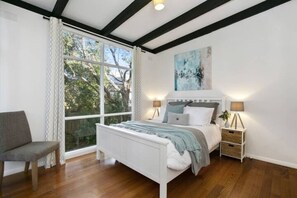 3 bedrooms, travel cot, WiFi, bed sheets - The Moonah Beach Shack (Rye)