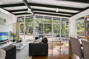 TV - The Moonah Beach Shack (Rye)