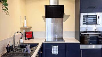 Fridge, microwave, oven, coffee/tea maker